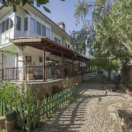 Gorgeous House With Garden Σπίτι διακοπών *